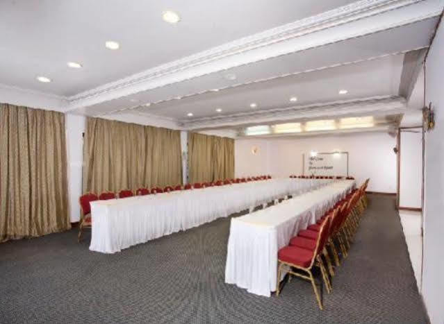 คลับ มหินทรา มหาบาเลชวา เชอร์วู้ด Hotel มหาบาเลชวาร์ ภายนอก รูปภาพ